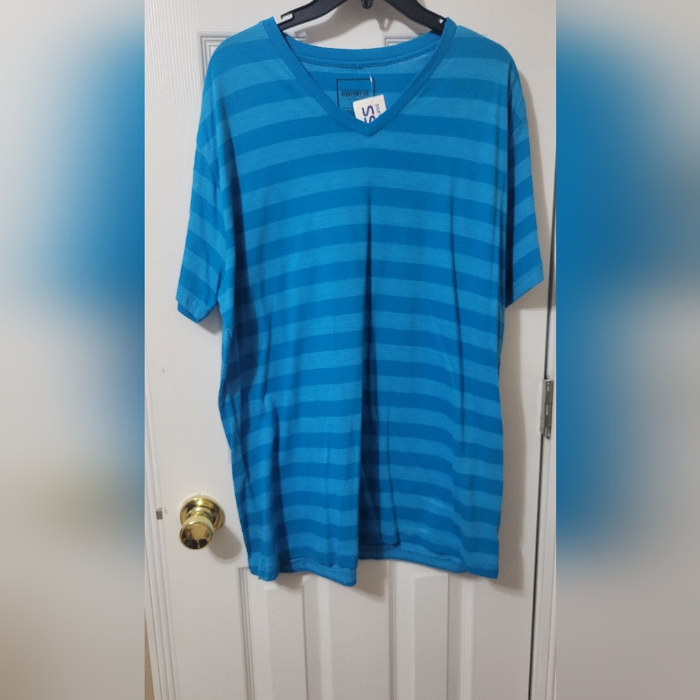 Dikotomy Co x large mens stripped